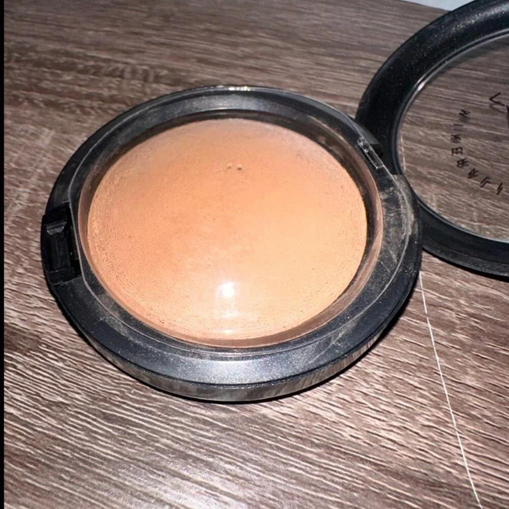 MAC Cosmetics‎ medium dark MINERALIZE SKINFINISH NATURAL